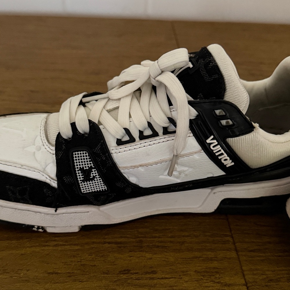 Louis Vuitton Men’s White and Black Low-Top Sneakers - Picture 4 of 5